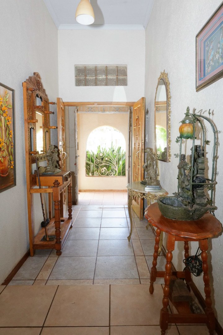 5 Bedroom Property for Sale in Wilkoppies North West